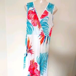 ❣️Lily white, red and blue floral dress size M (#483)